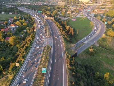 İki ana g&uuml;zergahta trafik yoğunluğu s&uuml;r&uuml;yor