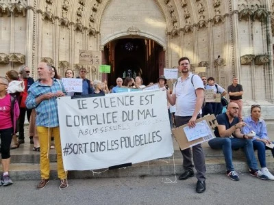 İki bin kişi kilise tarafından cinsel saldırıya uğradı