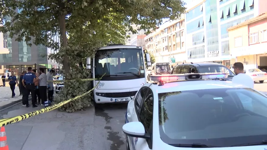 İki g&uuml;nd&uuml;r kayıp olarak aranıyordu! Minib&uuml;sten cansız bedeni &ccedil;ıktı