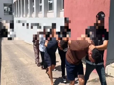 İki kadın kurye midesinde 1,5 kilo metamfetaminle yakalandı