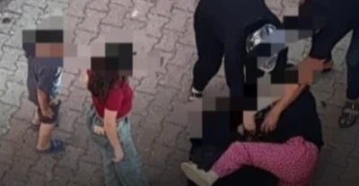 İki kadının sa&ccedil; başa kavgası