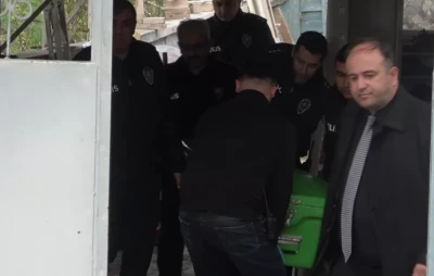 İki kardeş bir oldu, babalarını bı&ccedil;ak ve baltayla &ouml;ld&uuml;rd&uuml;...