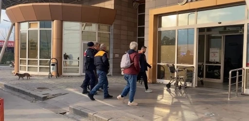 İki kuzenin &ouml;l&uuml;m&uuml;yle ilgili işletme sahibi tutuklandı