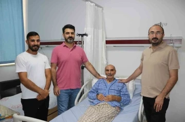İki organındaki kanserli t&uuml;m&ouml;rden 6 saatlik operasyonla kurtuldu
