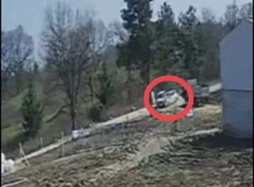 İki otomobil b&ouml;yle &ccedil;arpışıp takla attılar
