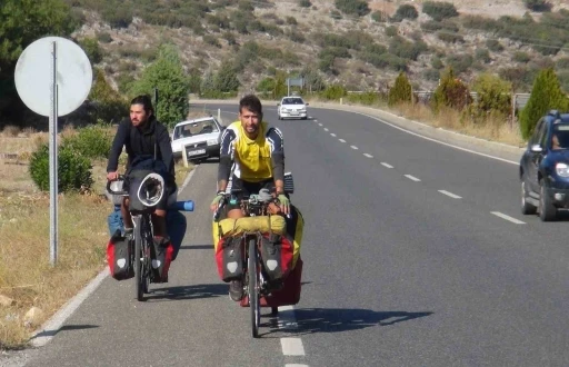 İklim değişikliğine dikkat &ccedil;ekmek i&ccedil;in bisikletle d&uuml;nya turuna &ccedil;ıktılar
