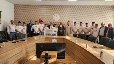 İl Milli Eğitim M&uuml;d&uuml;r&uuml; Yılmaz, Yozgat Anadolu İmam Hatip Lisesi &ouml;ğrencilerini kabul etti
