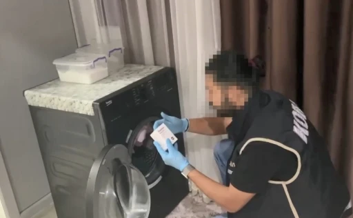 İla&ccedil;ları &ccedil;amaşır makinasına saklayan şebekeye operasyon: 19 g&ouml;zaltı
