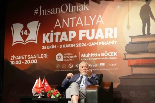 İlber Ortaylı&rsquo;dan gen&ccedil;lere tavsiyeler: "Kendinizi yetiştirin, okuyun, dil &ouml;ğrenin, gezin"
