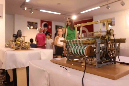 İlgi g&ouml;ren minyat&uuml;r dokuma tezgahlarıyla gelecek nesillere &ouml;rnek oluyor