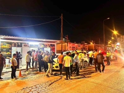 İlgin&ccedil; kaza: Satmak i&ccedil;in kaporasını aldığı otomobilinin &uuml;zerine hafif ticari ara&ccedil; &ccedil;ıktı
