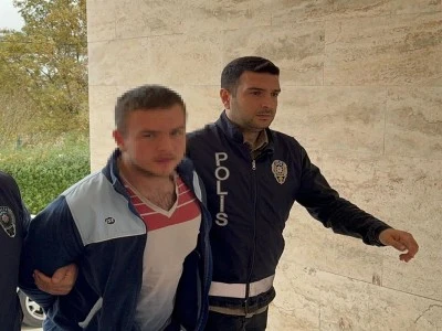 İlk &ouml;nce annesini  sonra babasını &ouml;ld&uuml;rd&uuml; ardından amcasını, yengesini ve dedesini yaraladı