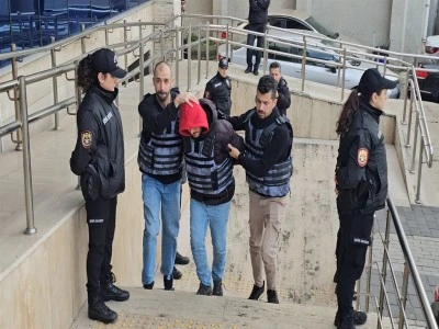 İlk &ouml;nce eniştesini ardından yeğeninin eşini &ouml;ld&uuml;rd&uuml;