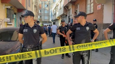 İlk &ouml;nce eşini ardından kendini &ouml;ld&uuml;rd&uuml;