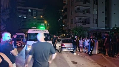 İlk &ouml;nce karısını ve kızını &ouml;ld&uuml;rd&uuml; ardından intihar etti 