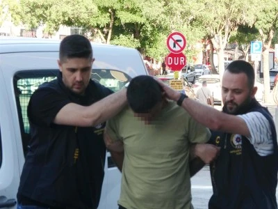 İlk &ouml;nce tabancayla &ouml;ld&uuml;rd&uuml; ardından başını kesti sonrasında ateşe verdi