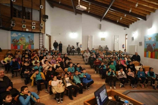 İlk&ouml;ğretim &ouml;ğrencilerine vekt&ouml;rle m&uuml;cadele eğitimi