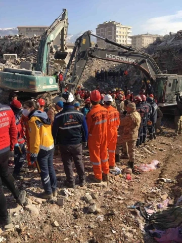 &rsquo;İmdat&rsquo; diye seslenince kurtarılan kadına ilk m&uuml;dahaleyi Nevşehir UMKE ekibi yaptı
