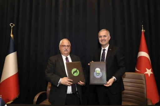 İneg&ouml;l Belediyesi Cenon ile kardeş şehir protokol&uuml;n&uuml; imzaladı