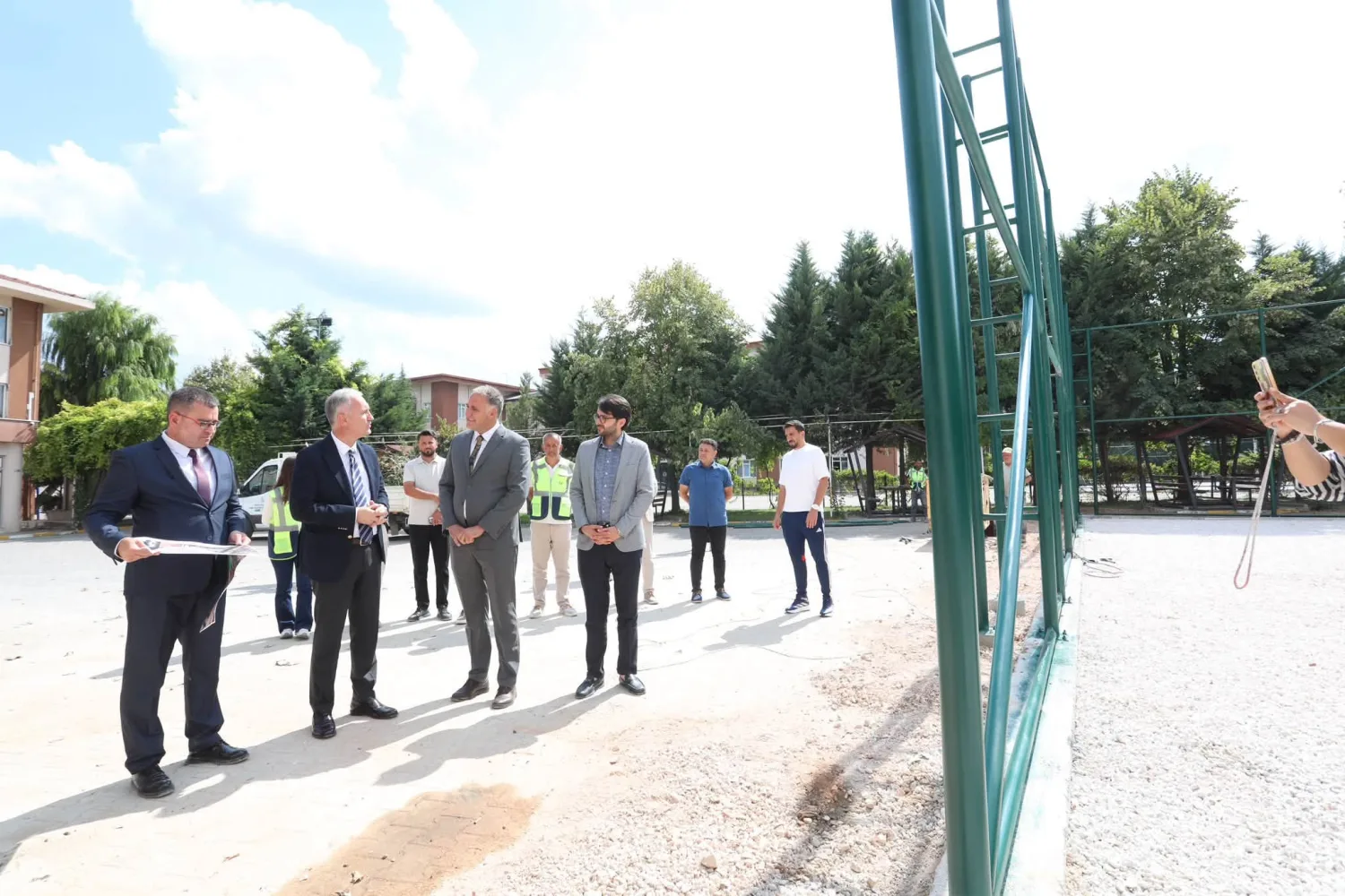İneg&ouml;l Belediyesi&rsquo;nden Mediha Hayri &Ccedil;elik Fen Lisesi&rsquo;ne semt sahası