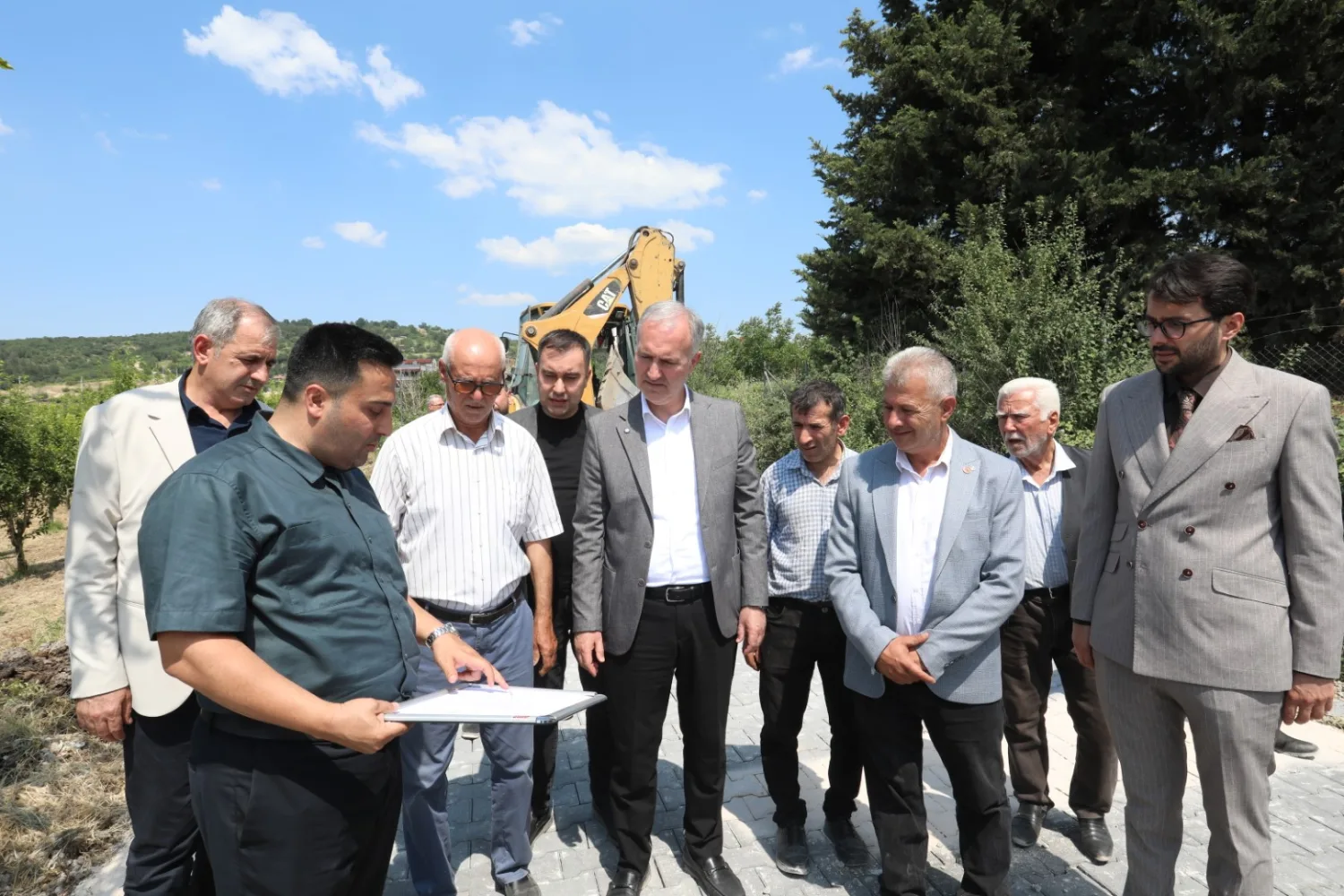 İneg&ouml;l Belediyesi&rsquo;nin parke taş uygulamaları devam ediyor