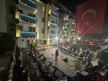 İneg&ouml;l Belediyesi T&uuml;rk M&uuml;ziği Korosu Oylat&rsquo;ta konser verdi