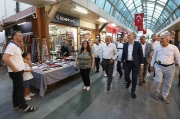 İneg&ouml;l &ccedil;arşısında alışveriş şenliği bereketi
