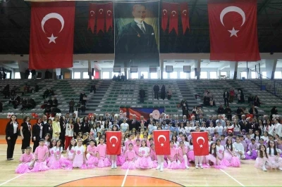 İneg&ouml;l&rsquo;de 23 Nisan coşkuyla kutlandı