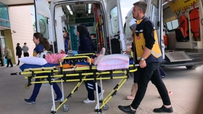 İneg&ouml;l'de balkonda başına mermer d&uuml;şen Miray, ağır yaralandı