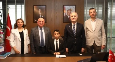 İneg&ouml;l&rsquo;de başkanlık koltuğuna Umut Alp Yiğit oturdu