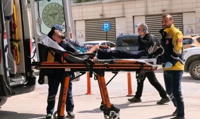 İneg&ouml;l'de bı&ccedil;aklı kavgada 1 gen&ccedil; yaralandı