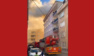 İneg&ouml;l'de &ccedil;atı katındaki yangın korkuttu
