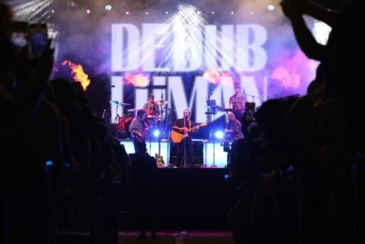 İneg&ouml;l&rsquo;de festival heyecanı Dedubl&uuml;man konseriyle zirveye ulaştı