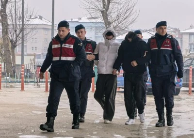 İneg&ouml;l'de internet kablolarını &ccedil;alan 2 ş&uuml;pheli tutuklandı