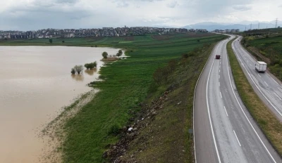 İneg&ouml;l'de izinsiz ekilen araziler su altında kaldı