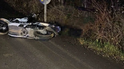 İneg&ouml;l'de kontrolden &ccedil;ıkan motosiklet devrildi: 1 &ouml;l&uuml;