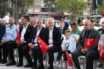 İneg&ouml;l&rsquo;de kurtuluş coşkusu sokaklara taşındı