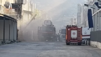 İneg&ouml;l'de mobilya fabrikası alev alev yandı 