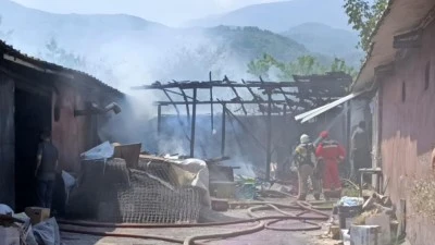 İneg&ouml;l'de mobilya imalathanesinde yangın