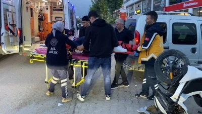 İneg&ouml;l'de motosiklet, hafif ticari araca &ccedil;arptı: 2 yaralı