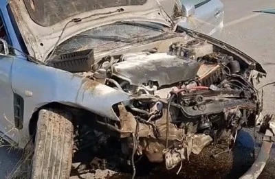 İneg&ouml;l'de takla atan otomobil karşı şeritten gelen ciple &ccedil;arpıştı: 2 yaralı
