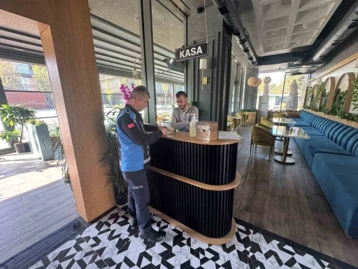 İneg&ouml;l&rsquo;de zabıta ekipleri kafeleri mercek altına aldı