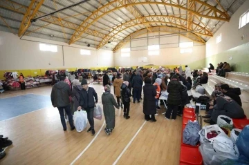 İneg&ouml;l depremzede ailelerin t&uuml;m ihtiya&ccedil;larını karşılıyor
