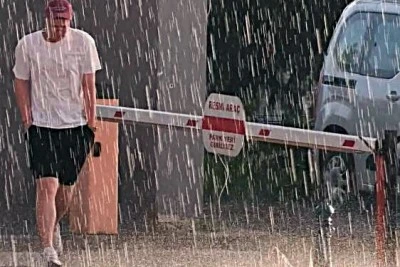 İneg&ouml;l, dolu ve sağanak yağışa teslim oldu