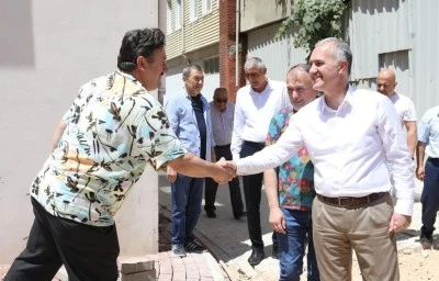  İneg&ouml;l'&uuml;n &ccedil;ıkmaz sokakları otoparka d&ouml;n&uuml;ş&uuml;yor