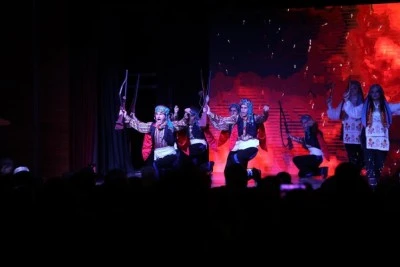 İneg&ouml;l'&uuml;n kurtuluşunun 103 yıllık hikayesi sahnede sergilendi