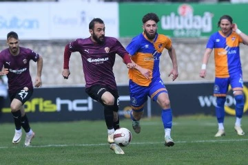 İneg&ouml;lspor &uuml;&ccedil; puanı tek golle aldı