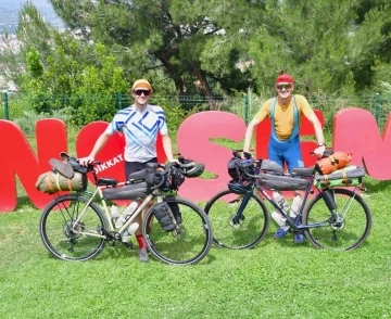 İngiliz baba-oğul depremzedelere destek i&ccedil;in binlerce kilometre pedal &ccedil;eviriyor
