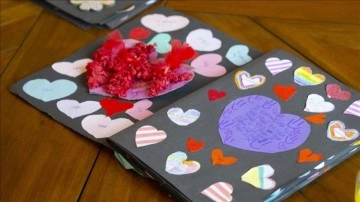 İngiliz &ouml;ğrencilerden T&uuml;rkiye'deki depremzedelerle "kalpten" dayanışma