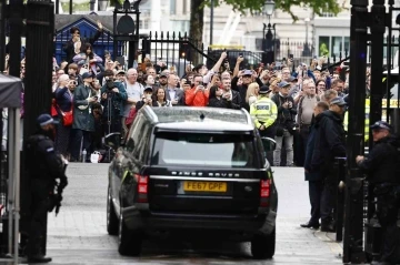 İngiltere Başbakanı Sunak&rsquo;tan parti liderliğinden istifa kararı
